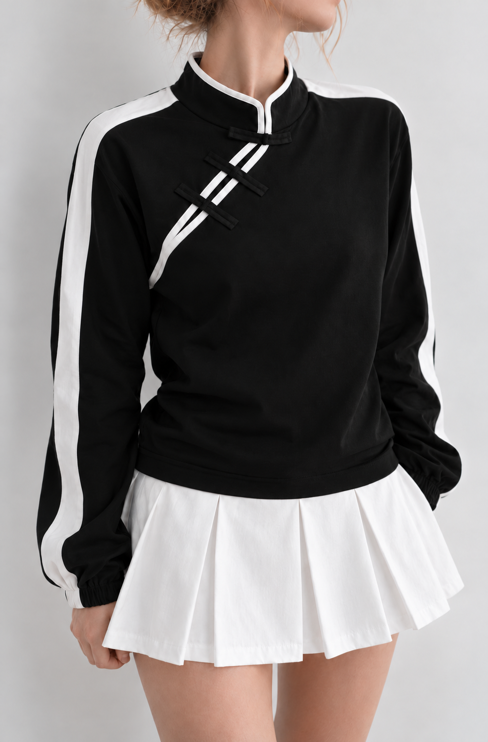 Kadın Siyah Beyaz Şeritli Dik Yaka Çin Düğme Detaylı Sweatshirt
