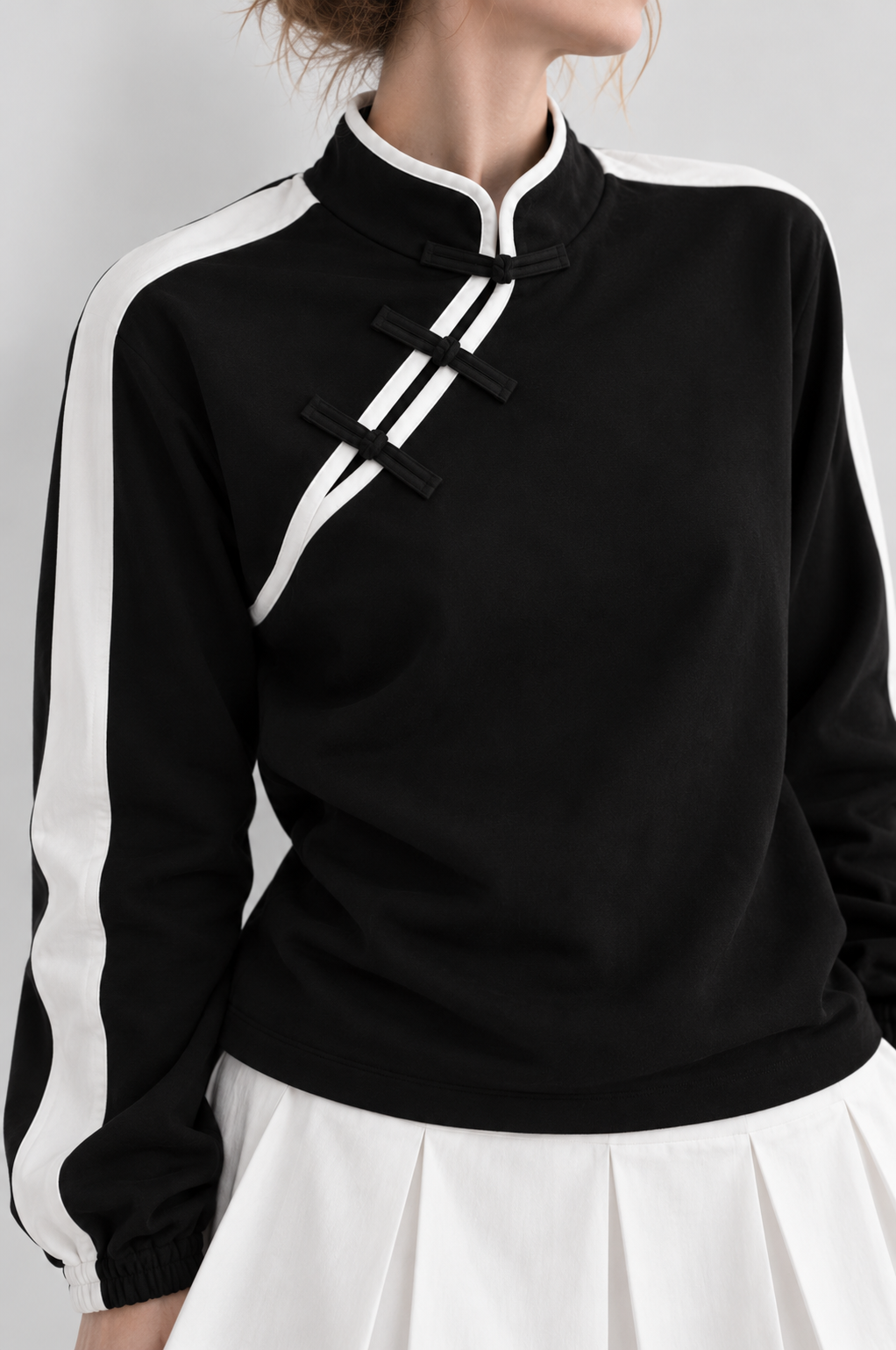 Kadın Siyah Beyaz Şeritli Dik Yaka Çin Düğme Detaylı Sweatshirt