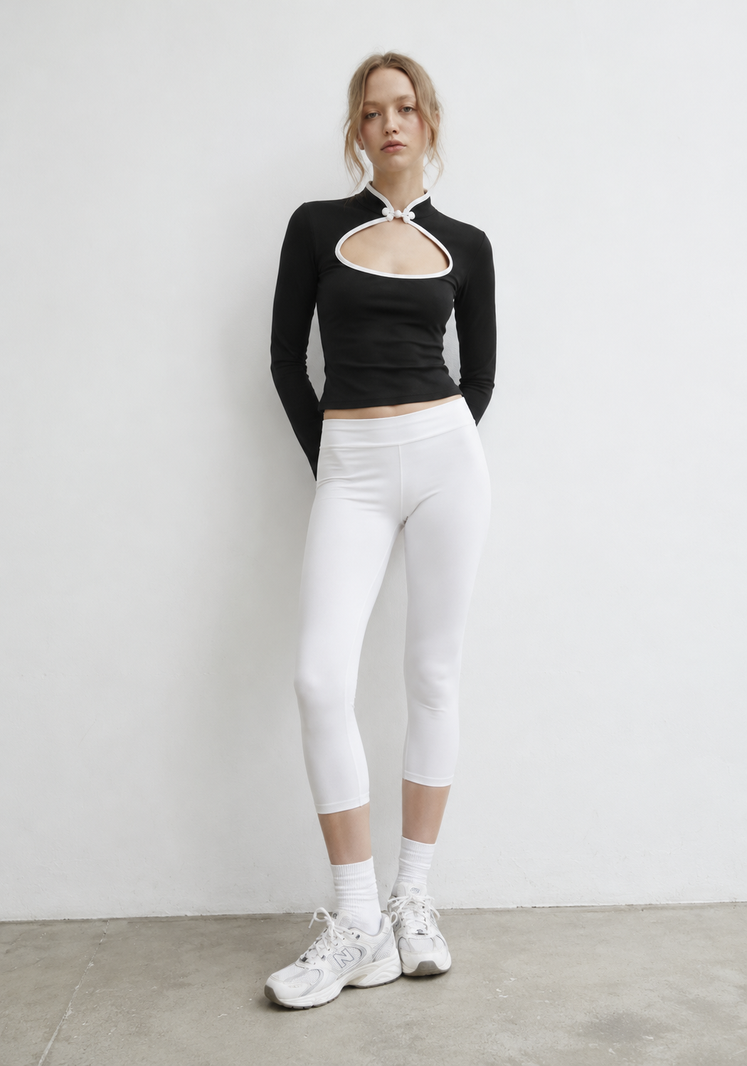 Kadın Dik Yaka Kontrast Biyeli Göğüs Dekolteli Uzun Kollu Crop Bluz